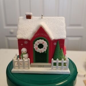 Hallmark  New Home  2013 Joyful glow  "Love Lives Here"  Keepsake Ornament